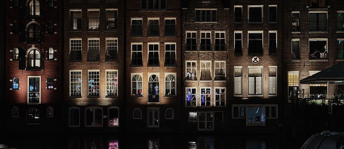 Los canales de Ámsterdam de noche