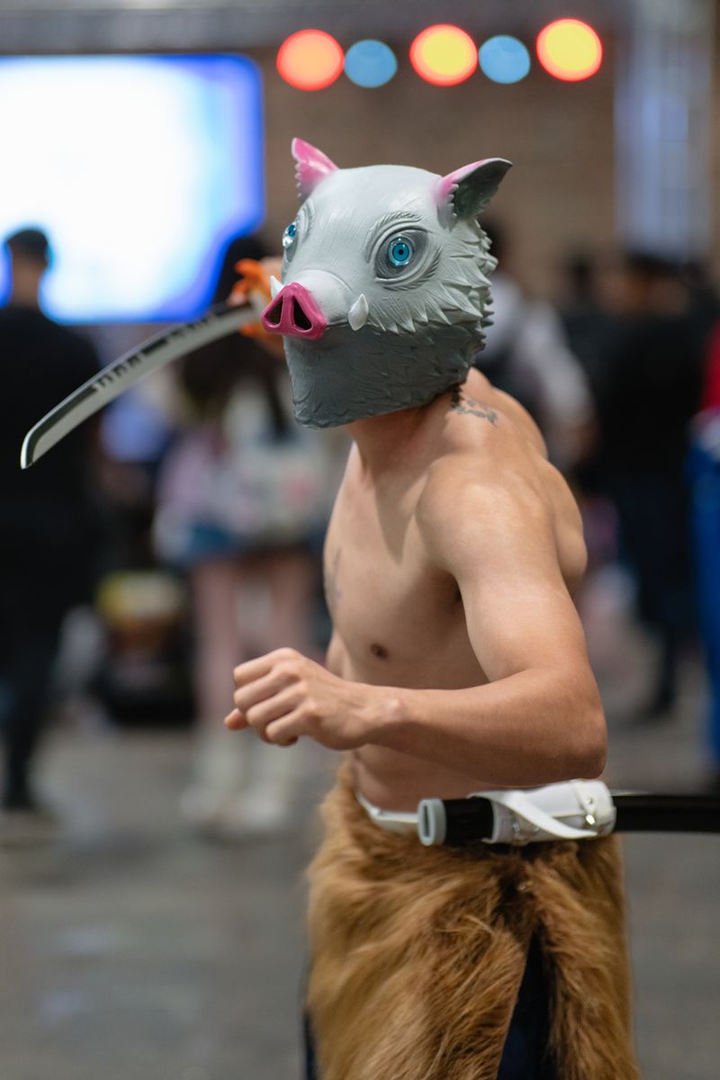 Creative cosplay at an anime convention in San José with attendees in artistic costumes.