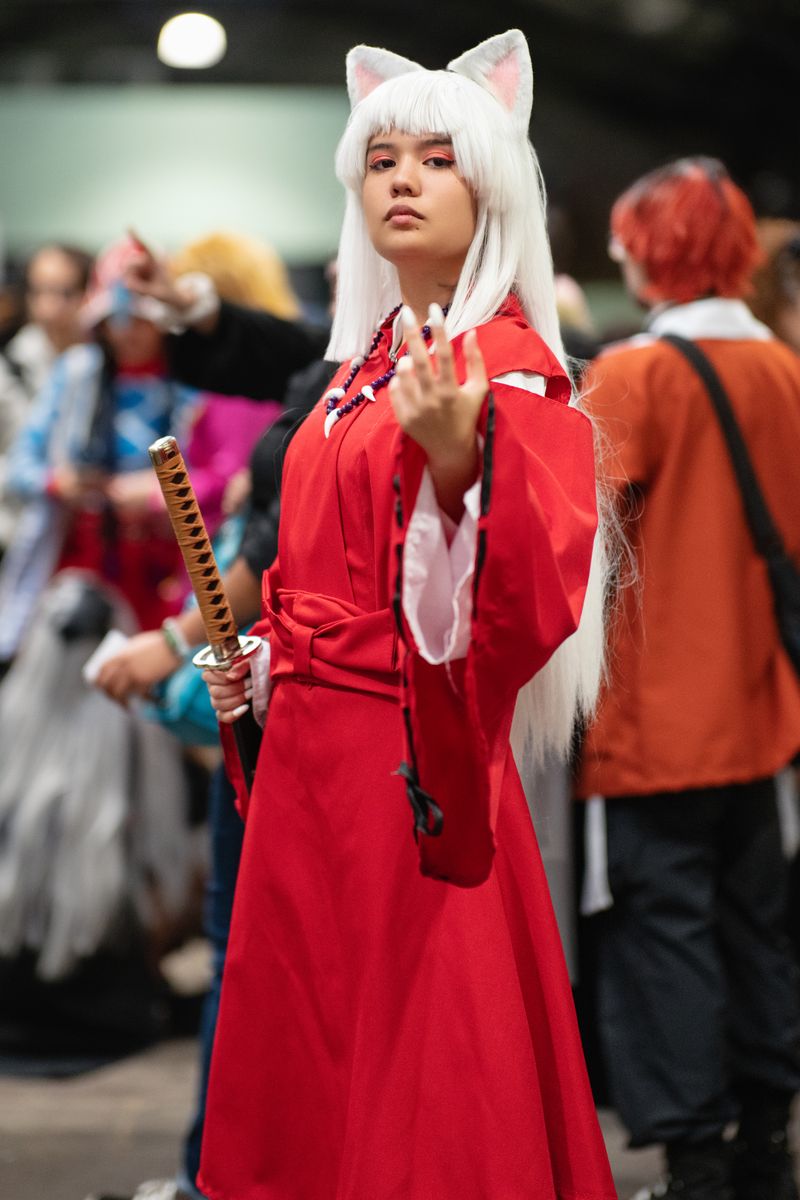 Anime fan in vibrant cosplay attire at a bustling convention in San José, Costa Rica.
