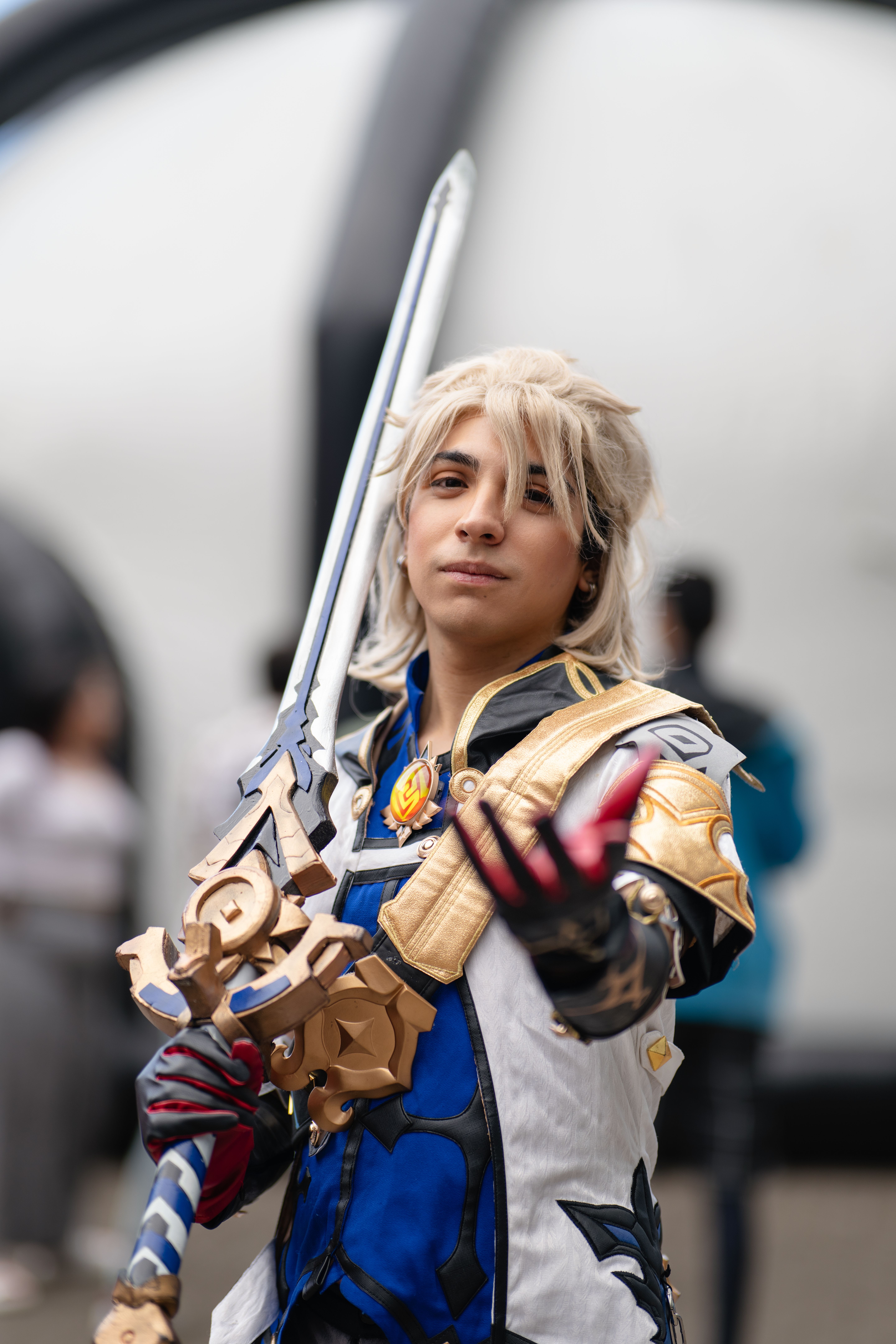 Colorful anime cosplay character striking a pose at an outdoor convention in San José, Costa Rica.