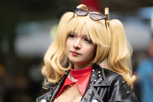 Cosplayer in anime-inspired outfit at outdoor cosplay event in San José.