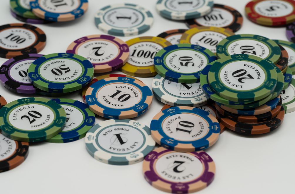 Online Casino: Spielautomaten und Live-Spiele im Überblick