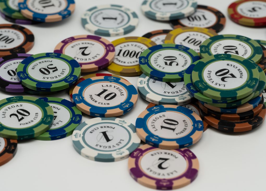 Online Casino: Spielautomaten und Live-Spiele im Überblick