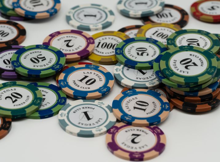 Online Casino: Spielautomaten und Live-Spiele im Überblick