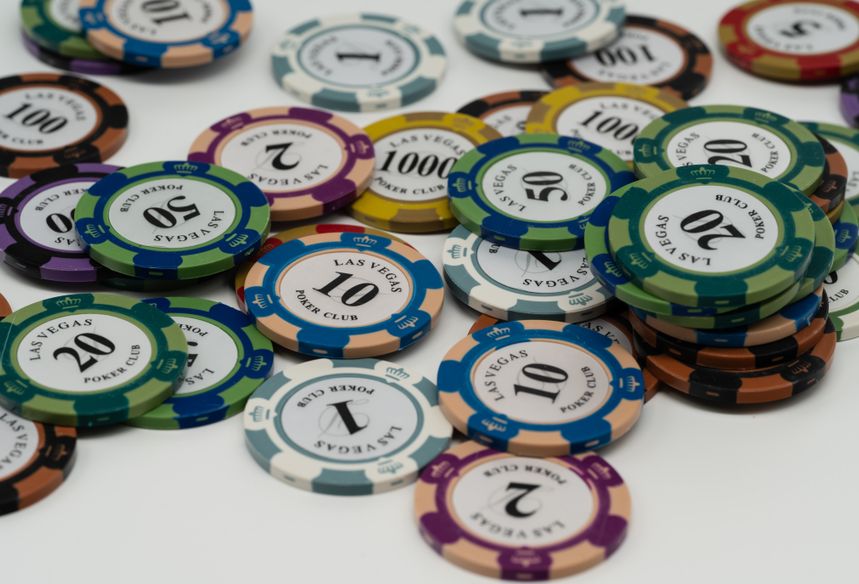 Online Casino: Spielautomaten und Live-Spiele im Überblick