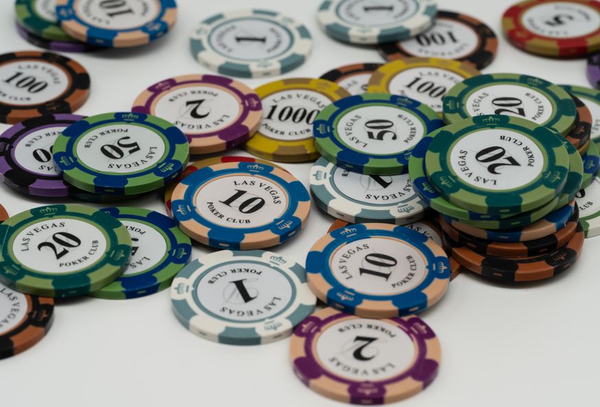 Online Casino: Spielautomaten und Live-Spiele im Überblick