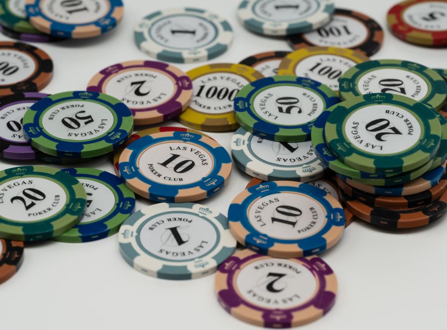 Online Casino: Spielautomaten und Live-Spiele im Überblick