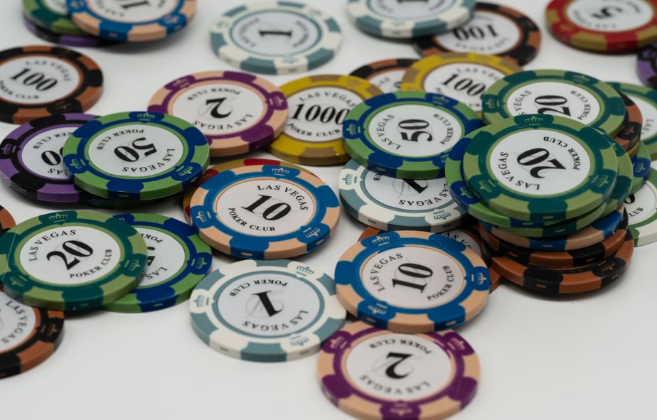 Online Casino: Spielautomaten und Live-Spiele im Überblick