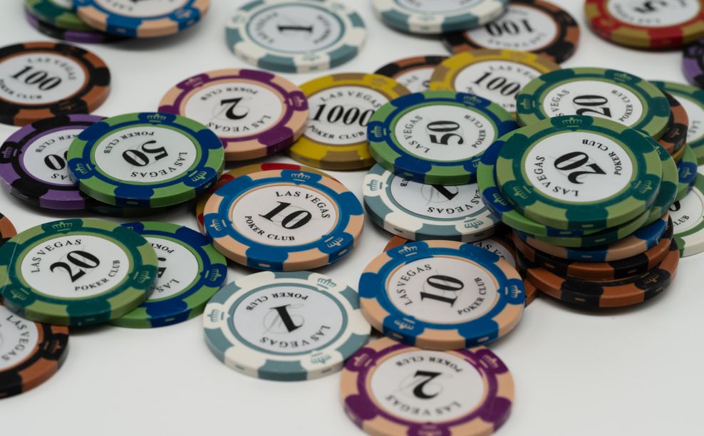 Online Casino: Spielautomaten und Live-Spiele im Überblick