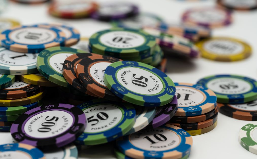 Online Casino: Spielautomaten und Live-Spiele im Überblick