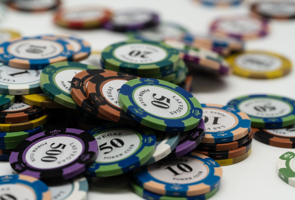 Online Casino: Spielautomaten und Live-Spiele im Überblick