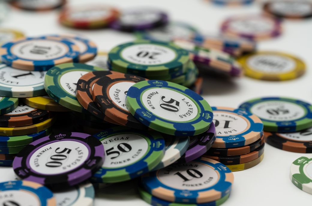 Online Casino: Spielautomaten und Live-Spiele im Überblick