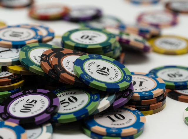 Online Casino: Spielautomaten und Live-Spiele im Überblick