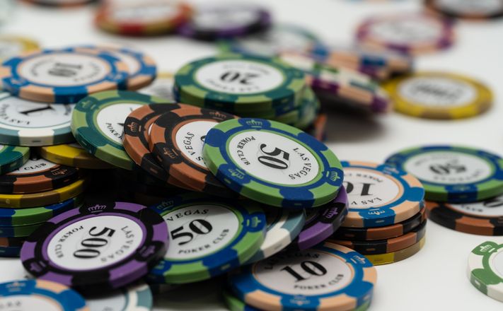 Online Casino: Spielautomaten und Live-Spiele im Überblick