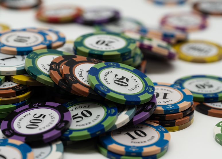 Online Casino: Spielautomaten und Live-Spiele im Überblick