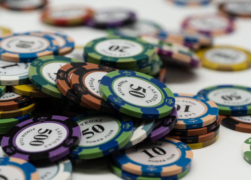 Online Casino: Spielautomaten und Live-Spiele im Überblick
