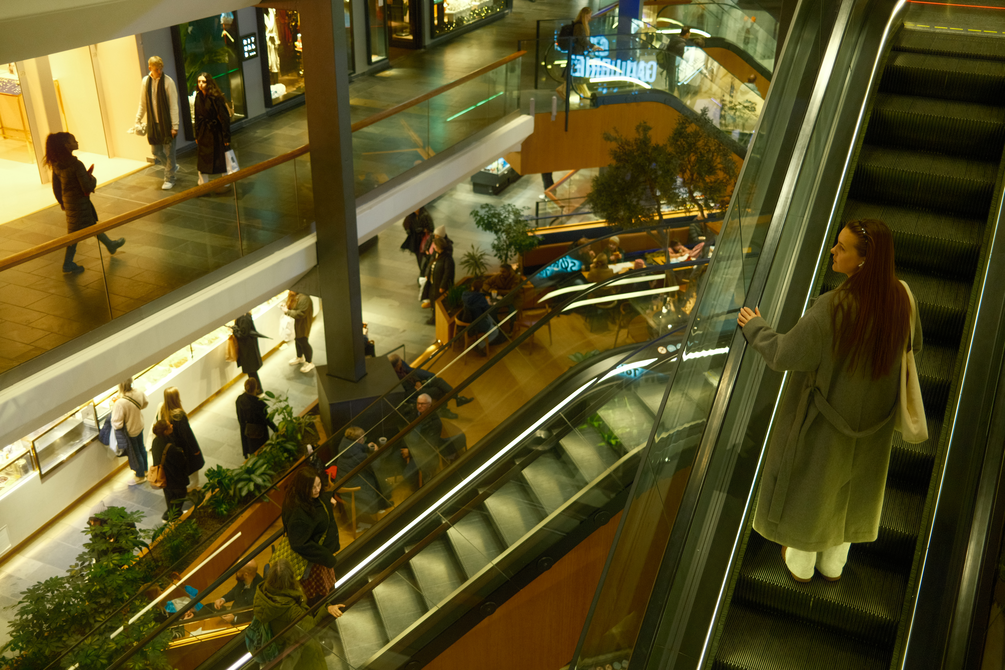 Modern Shopping Mall with Escalator and Shoppers · Free Stock Photo