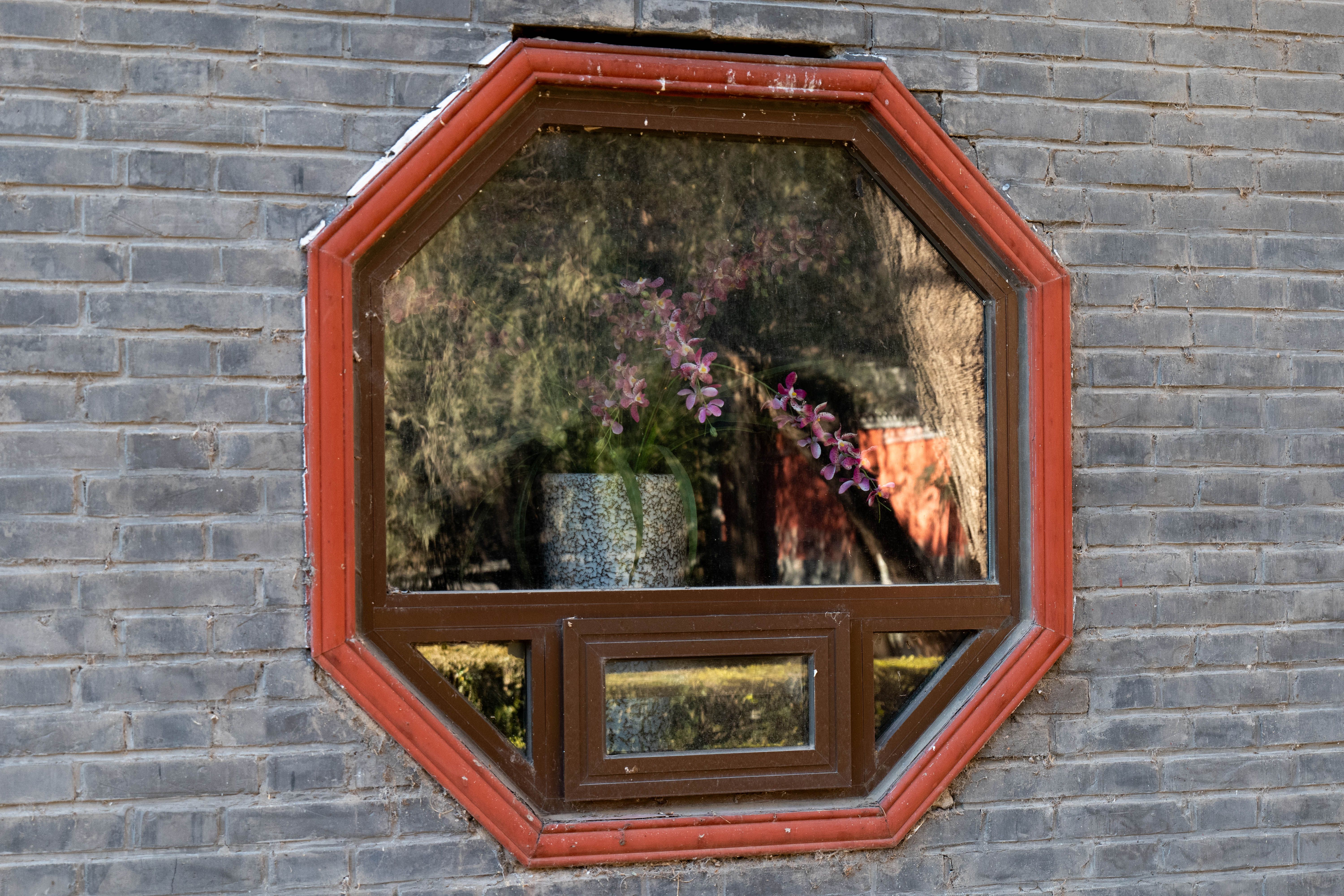 Exterior Painting in Hainault — surfaces prepped and cut in by hand