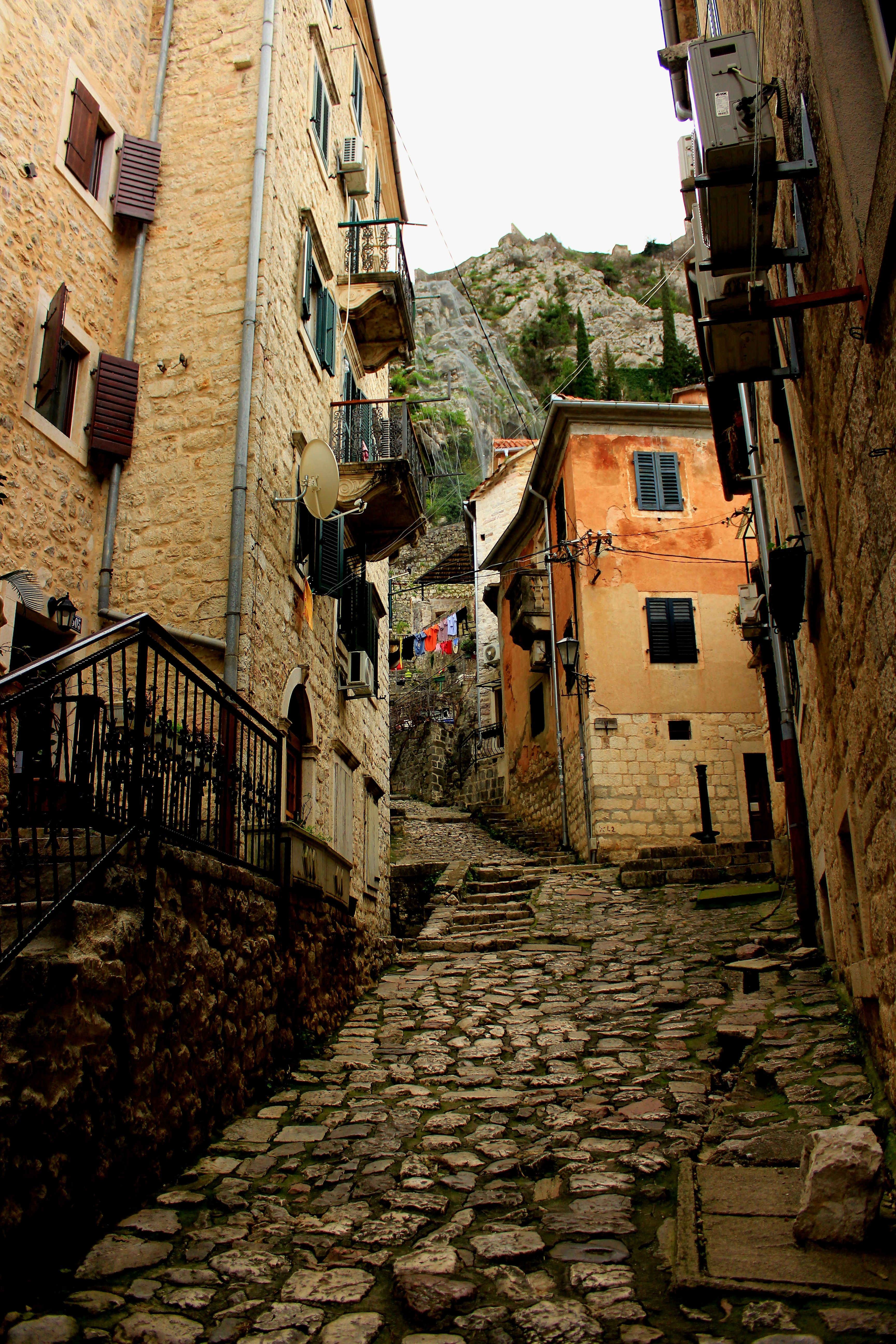 Steegje in de oude stad van Kotor