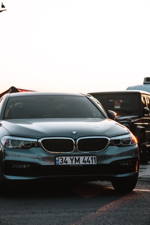 Free Front view of a BMW 3 Series during sunset in Istanbul, Türkiye Stock Photo