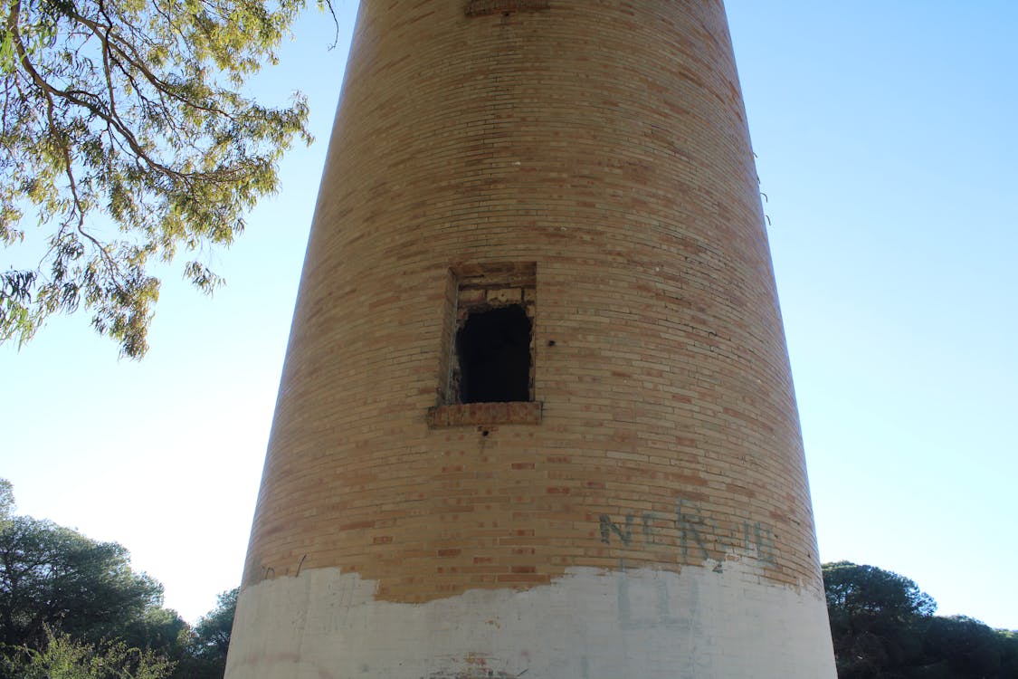 detalle del faro, uno de sus ventanucos | fotografía 6