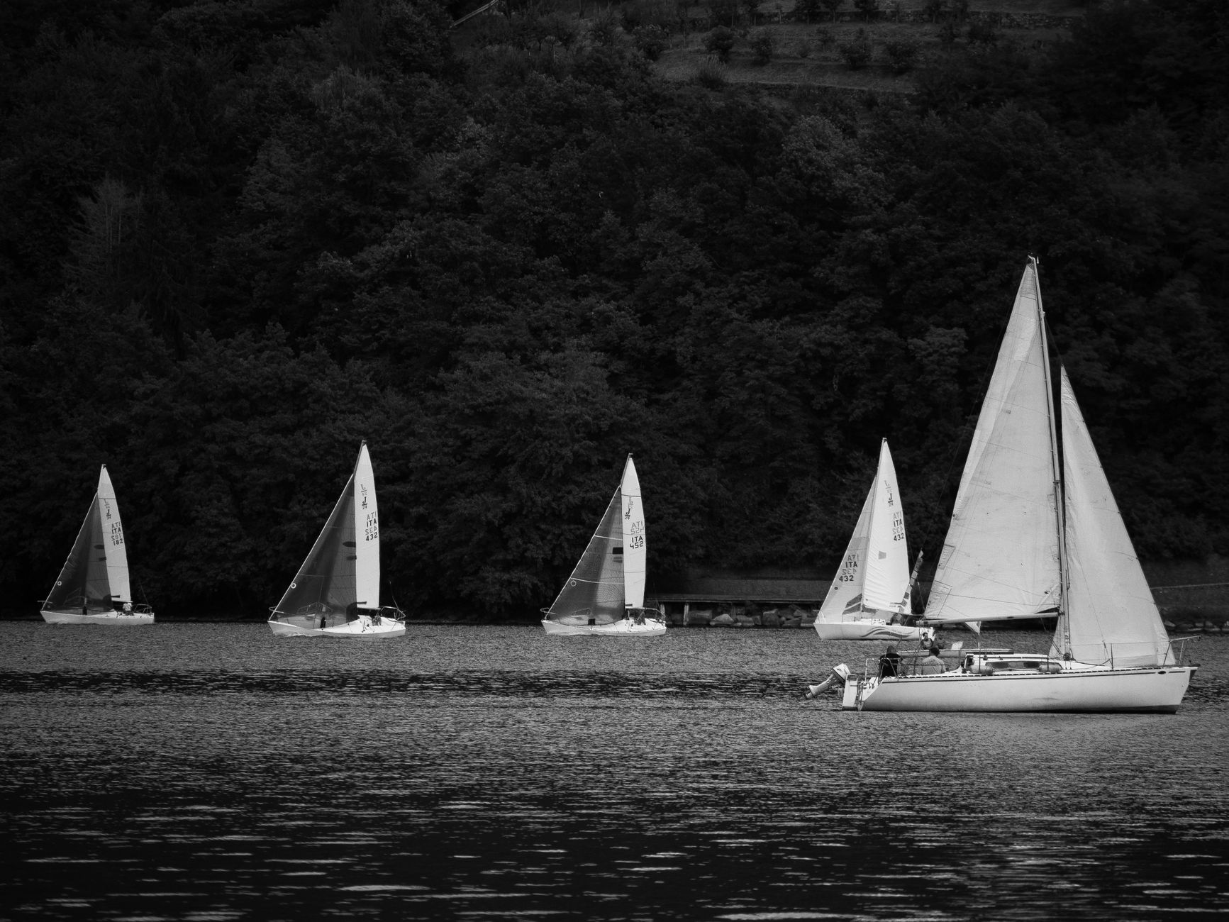 Rent a sailboat day charter on the Sneekermeer