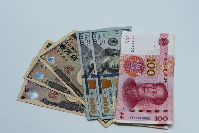 Chinese Yuan vs Renminbi: Understanding Key Differences