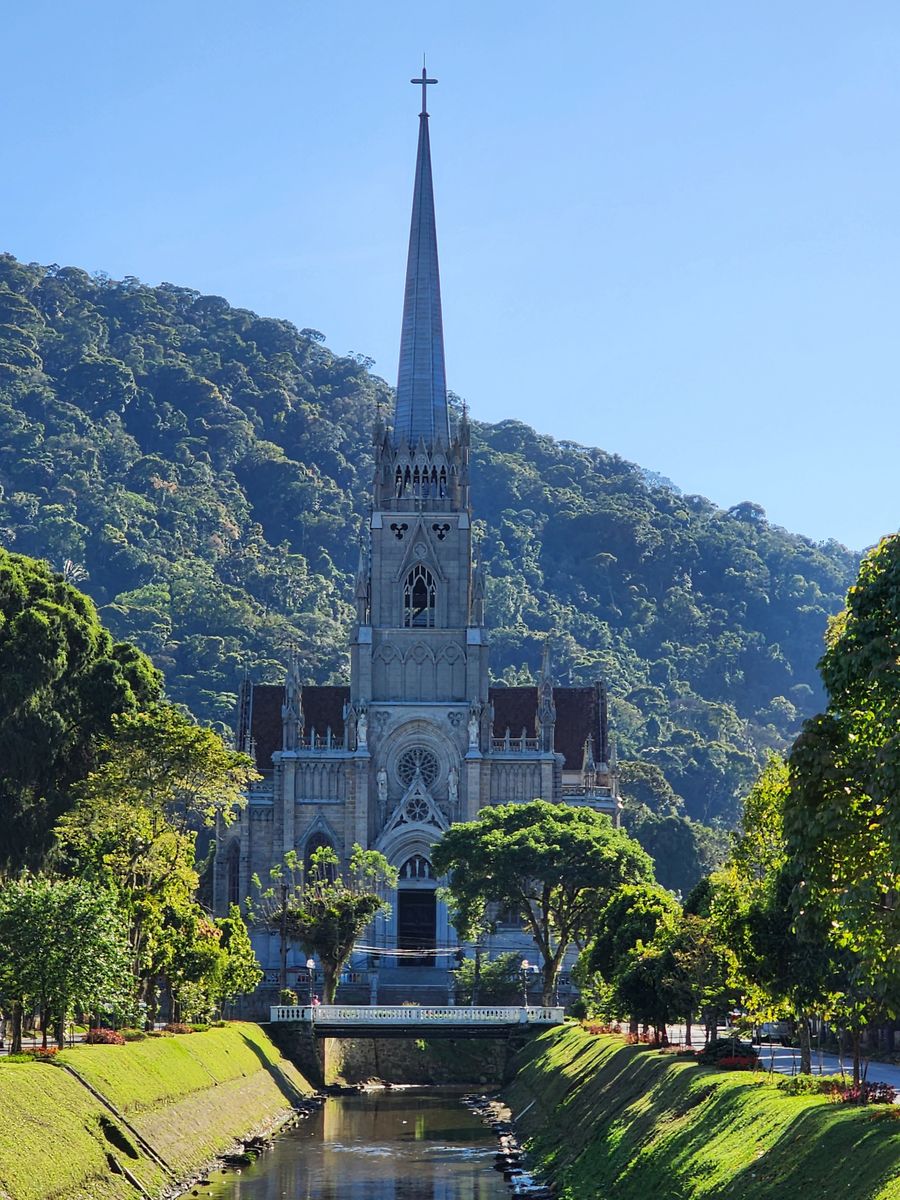 Vista aérea da Catedral São Pedro de Alcântara em Petrópolis