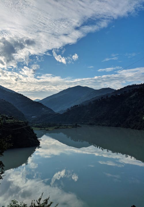 Kostnadsfri bild av berg, lugnt vatten, reflektion