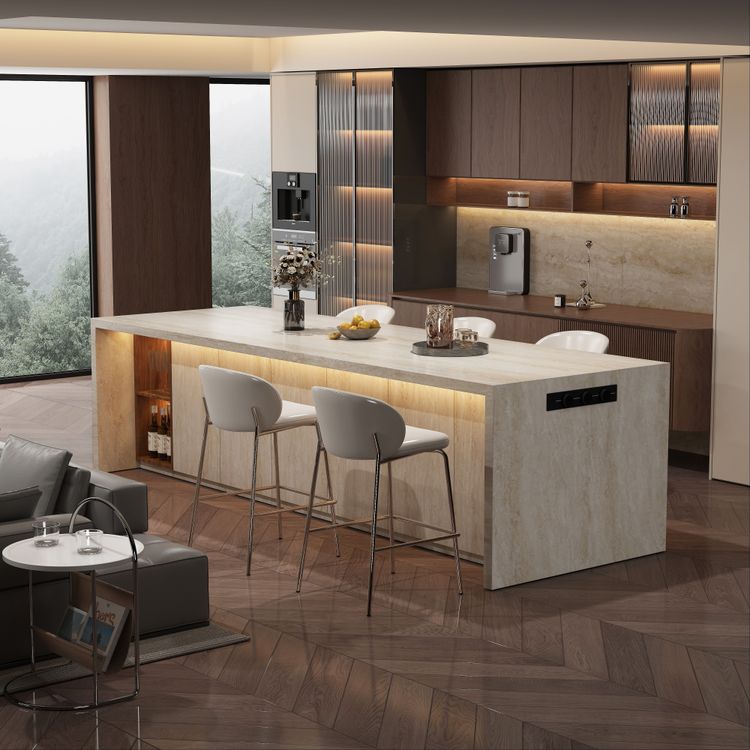 Cuisine De Luxe Moderne Avec îlot En Marbre Et Vue Sur La Forêt · Photo ...