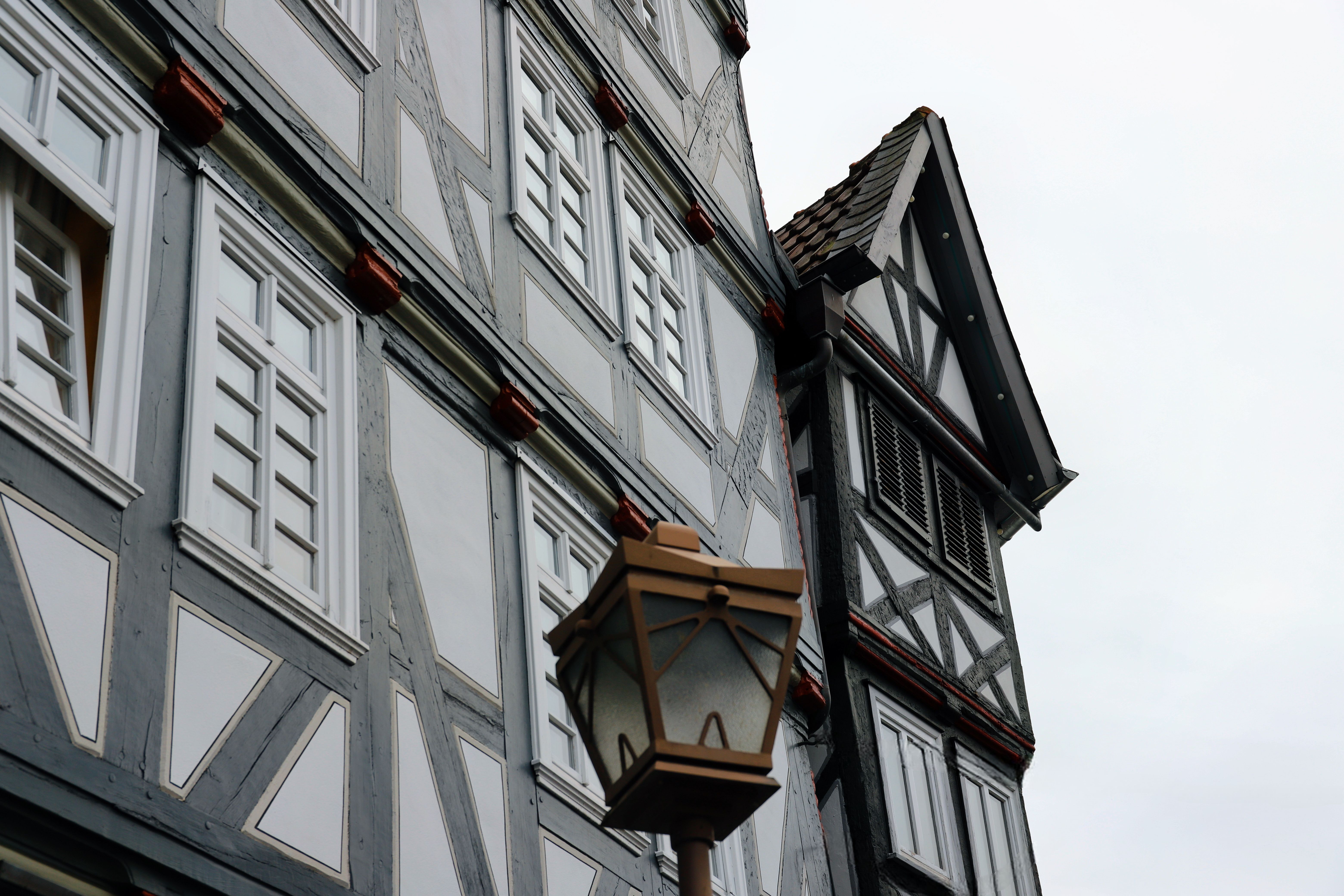 Fachwerkhäuser in historischem Viertel