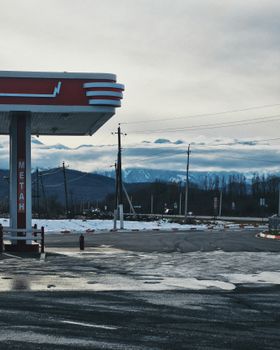 Navigating the Natural Gas Landscape: A Winter of Opportunity