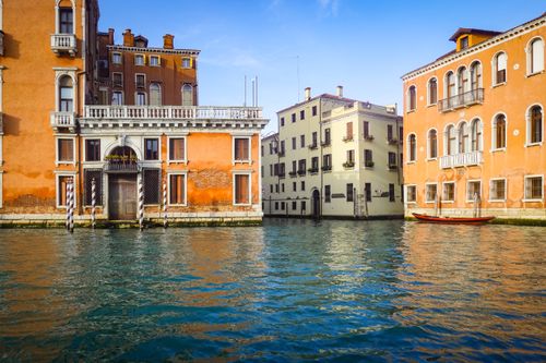 Free Scenic view of historic Venetian buildings along the Grand Canal in Venice, Italy, bathed in sunlight. Stock Photo