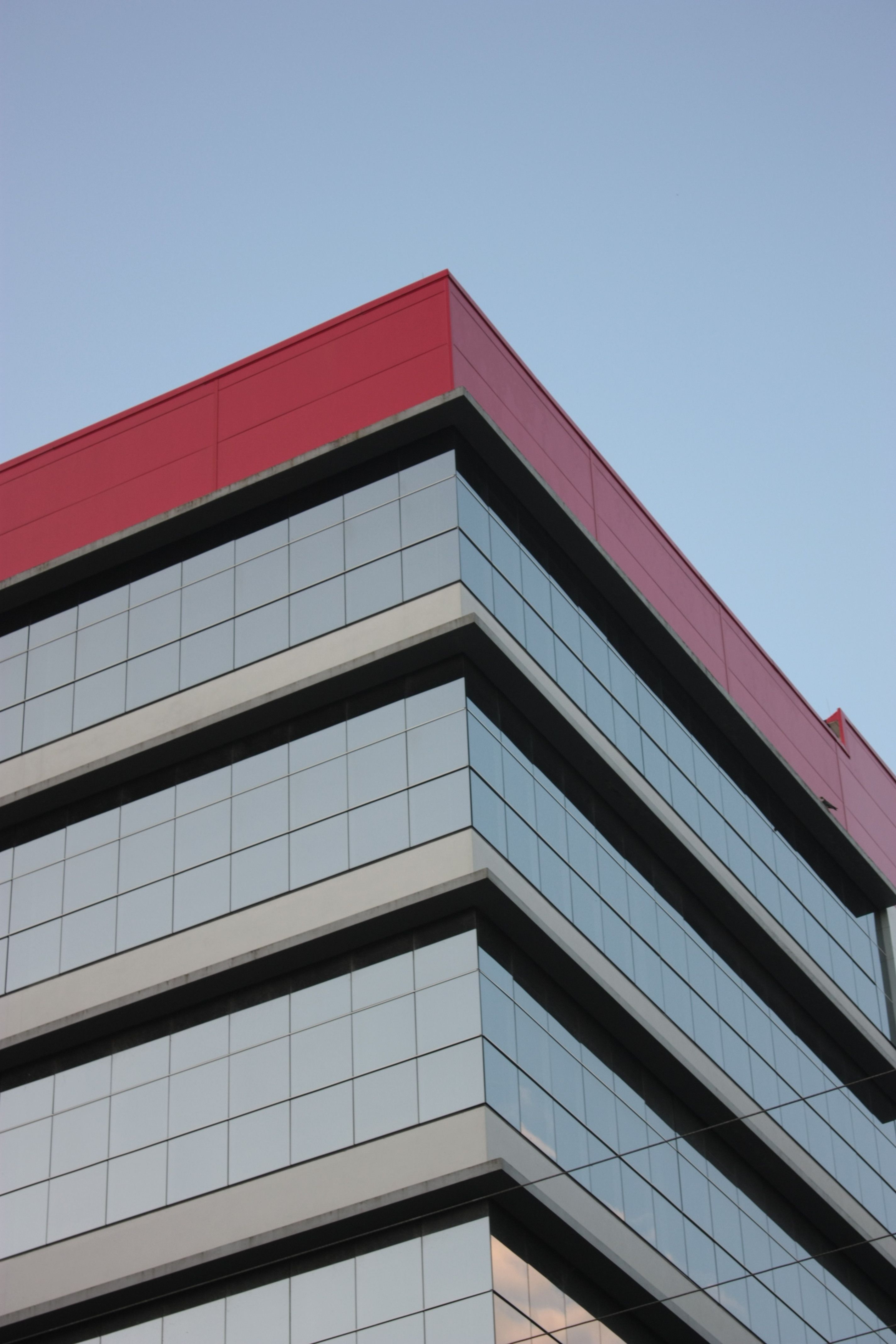 Las 10 sedes corporativas que redefinen el lujo y la innovación arquitectónica