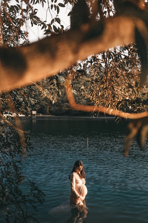 Foto Di Donna Incinta In Acqua