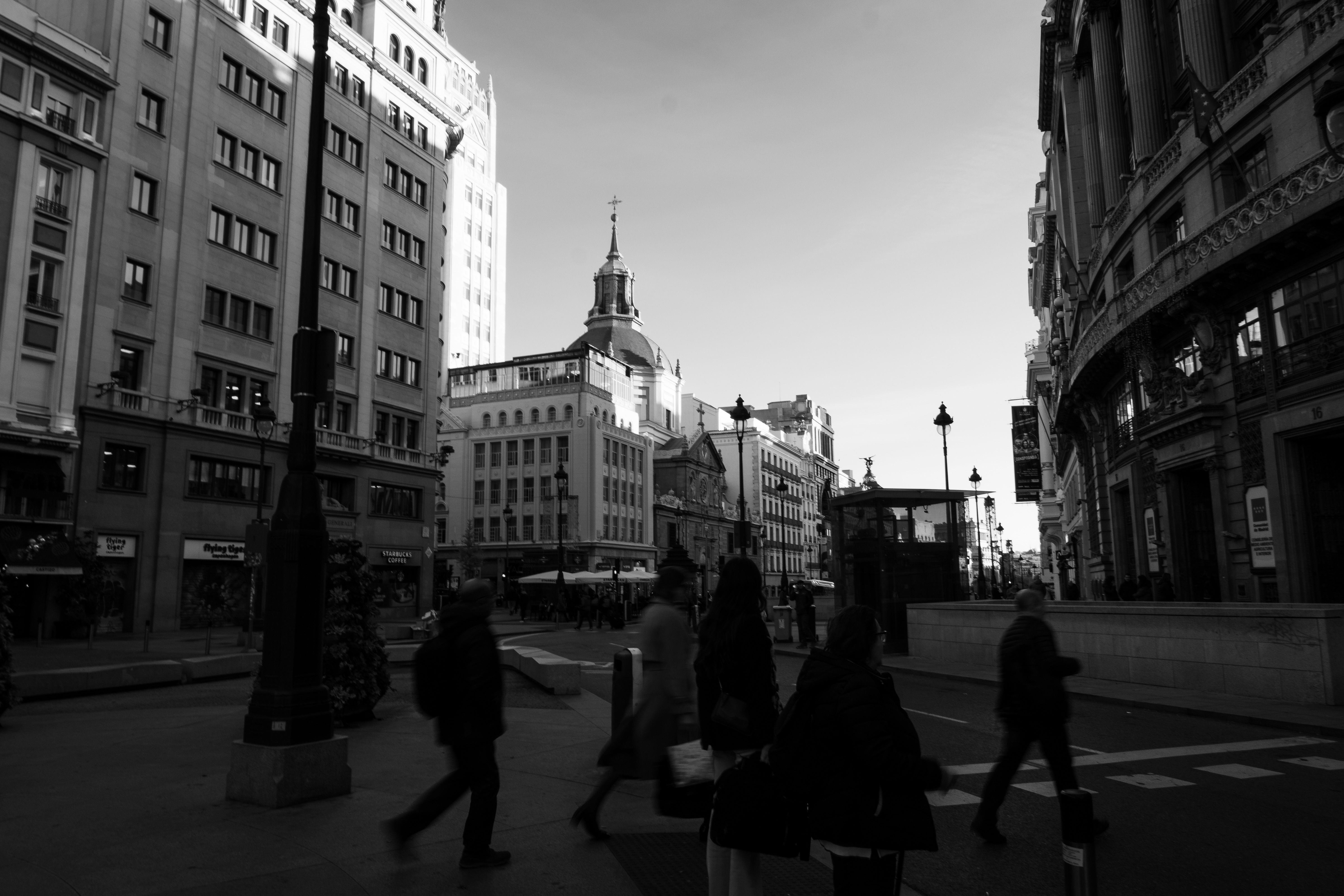 Black and White Urban Street Scene in Historic City · Free Stock Photo