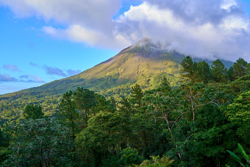 Volcan Arenal au Costa Rica avec son cône parfait