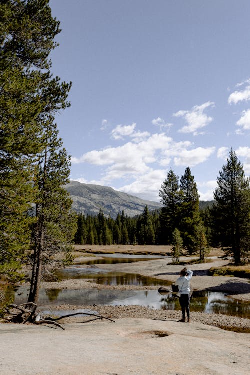 Personne Près De La Rivière