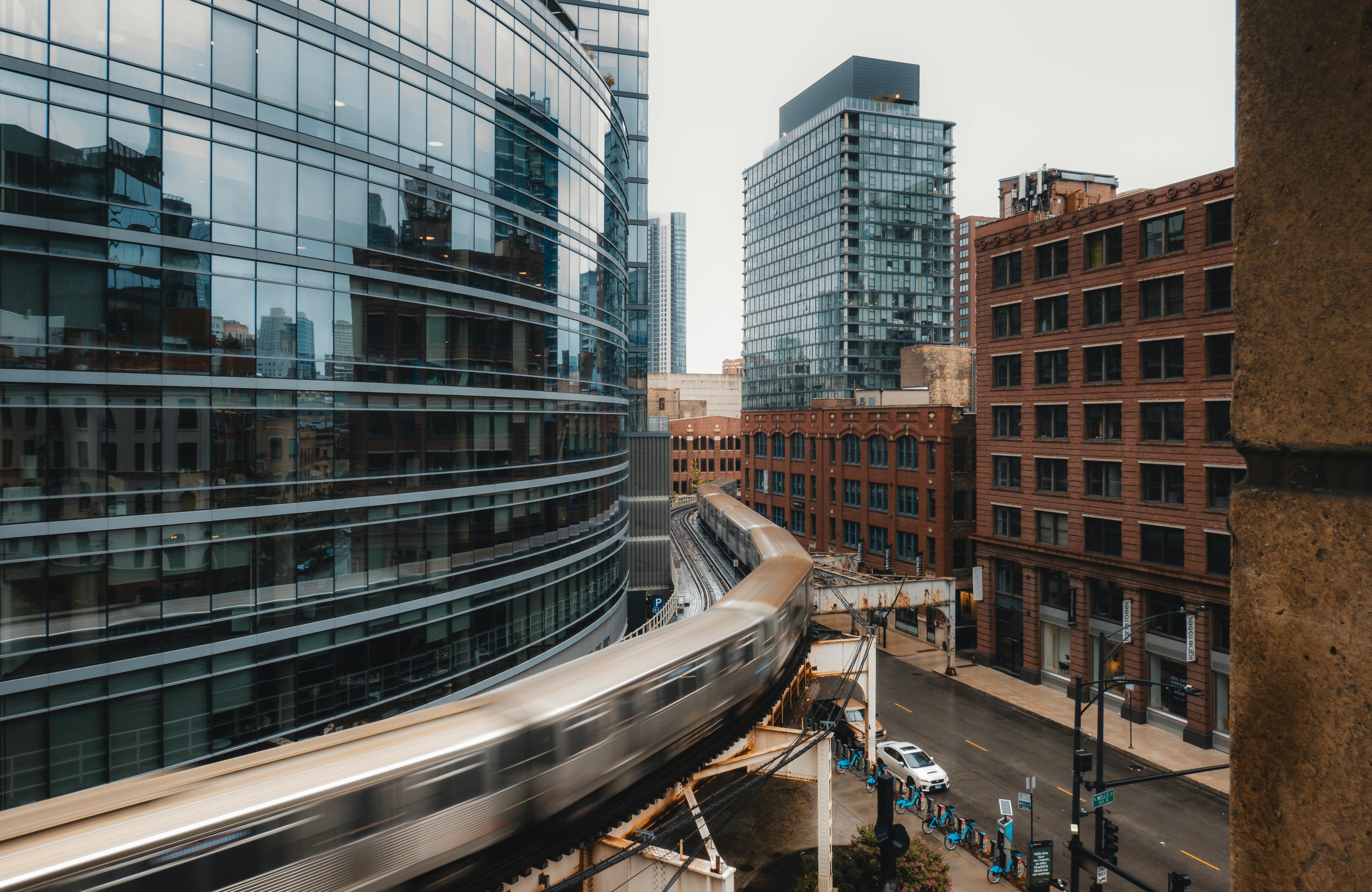 downtown chicago neighborhood map with Loop, River North, West Loop, South Loop, Streeterville, Lakeshore East, and CTA lines - apartments for rent near downtown chicago