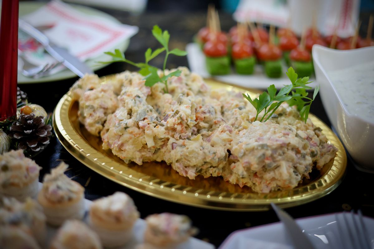 Leichtes Weihnachtsmenü-Rezept: Vorspeise, Hauptgang, Dessert — Hero-Aufnahme