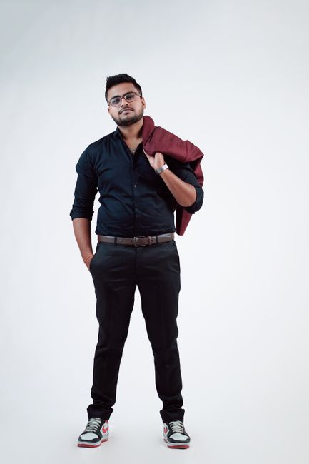 Tips Memilih Item yang Tepat untuk Outfit Serba Hitam Tips Memilih Item yang Tepat untuk Outfit Serba Hitam