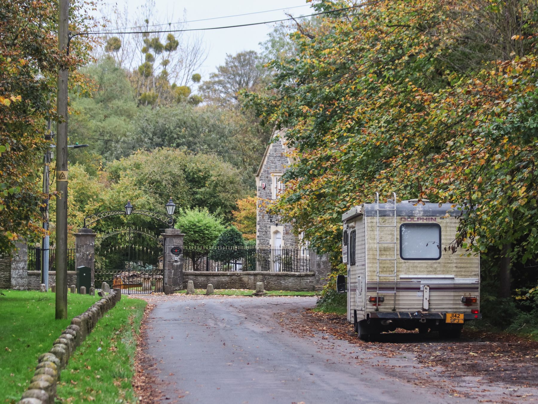 Edenbridge — man and van team loading a removal van