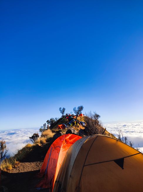 Gunung Ciremai: Panduan Mendaki Tertinggi di Jawa Barat Gunung Ciremai: Panduan Mendaki Tertinggi di Jawa Barat
