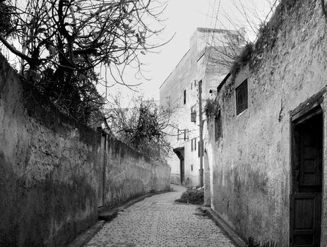 Explore the historic alleyways of Fès, Morocco, showcasing traditional architecture and cobblestone streets.