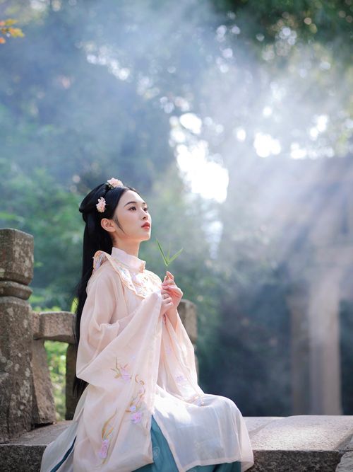 Free A serene scene of a woman in traditional Asian attire bathed in soft sunlight outdoors. Stock Photo