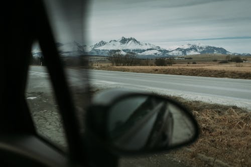 Montagna Dalle Vette Innevate