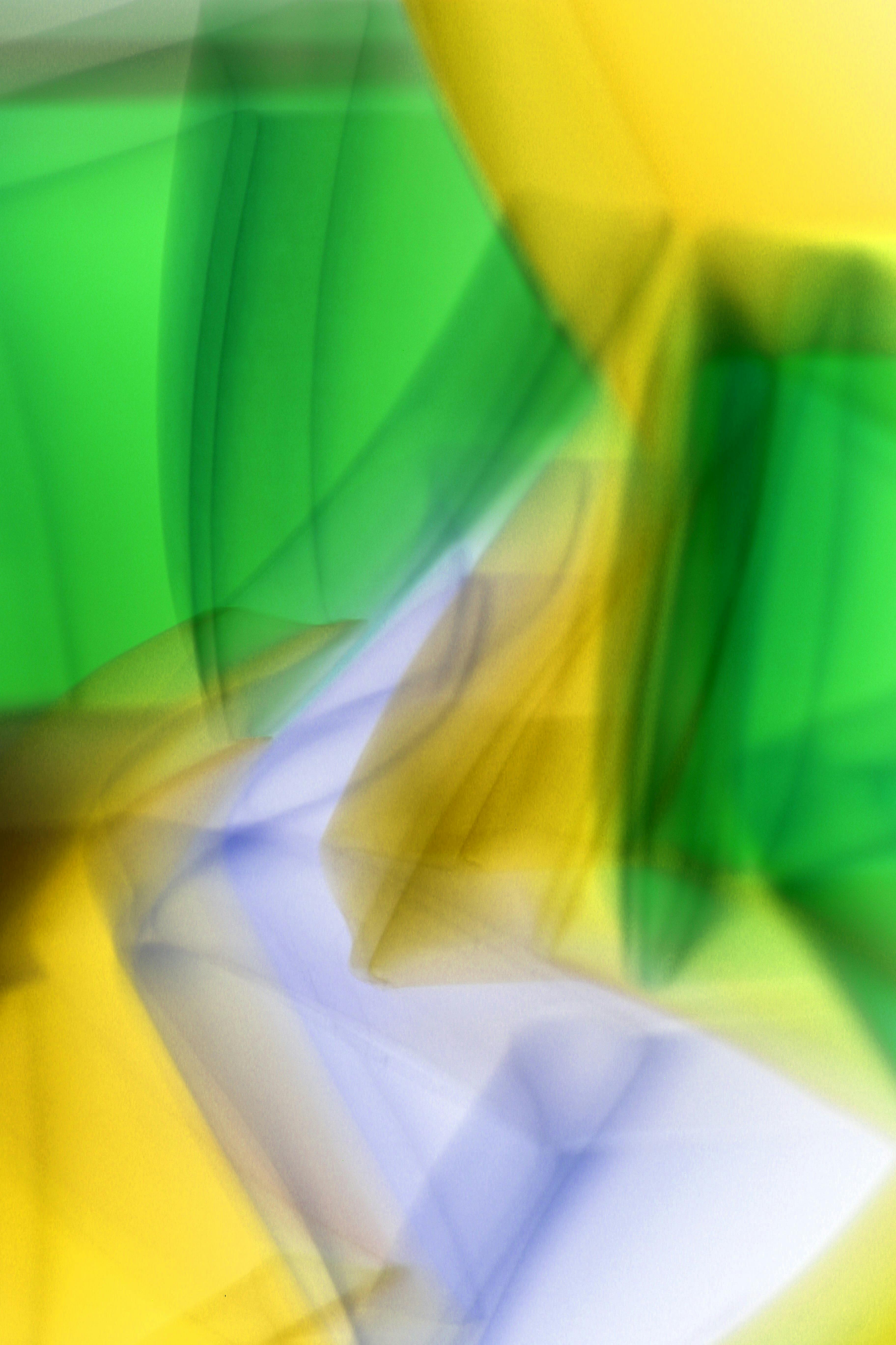 Gratis Levende abstrakt kunst med dynamiske grønne og gule nyanser, perfekt for moderne innredning. Arkivbilde