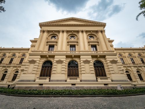 Free Stunning neoclassical architecture of a museum in São Paulo, captured on a cloudy day. Stock Photo