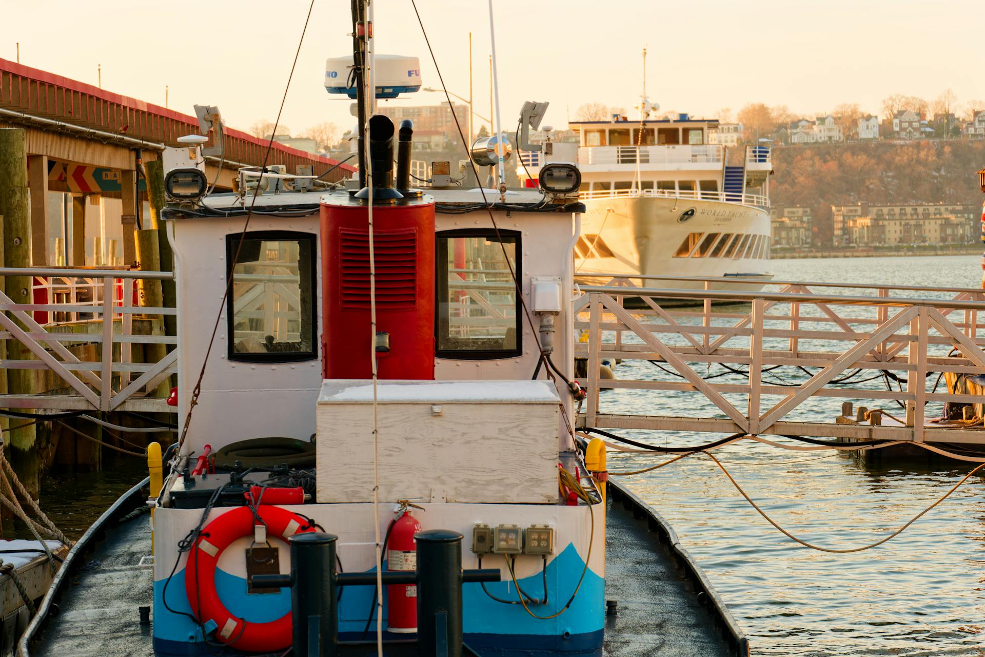 Free stock photo of coastal evening ambiance, fishing boat at sunset, harbor scene