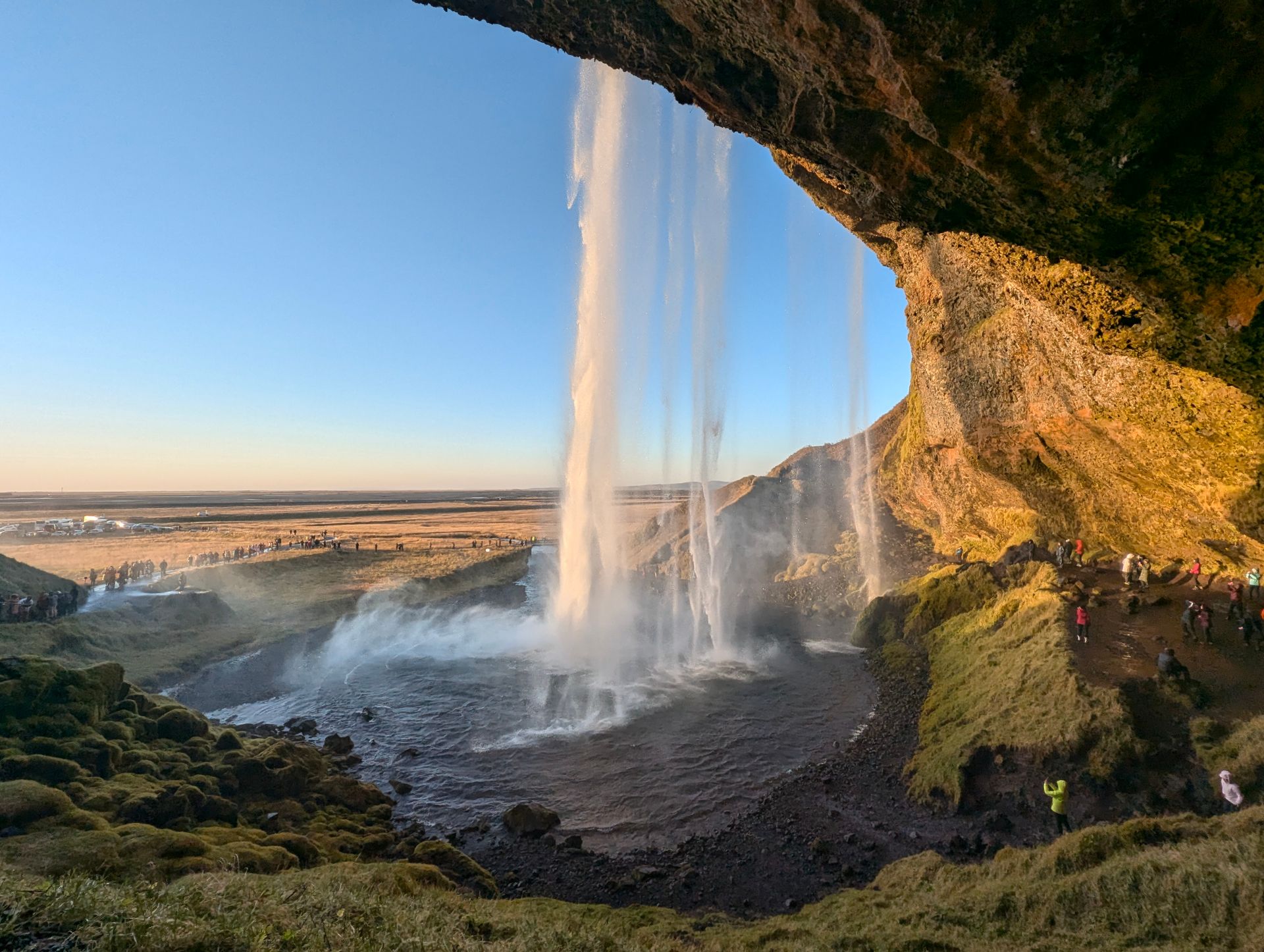 Cascade et paysage sauvage en Islande pour tournage extérieur